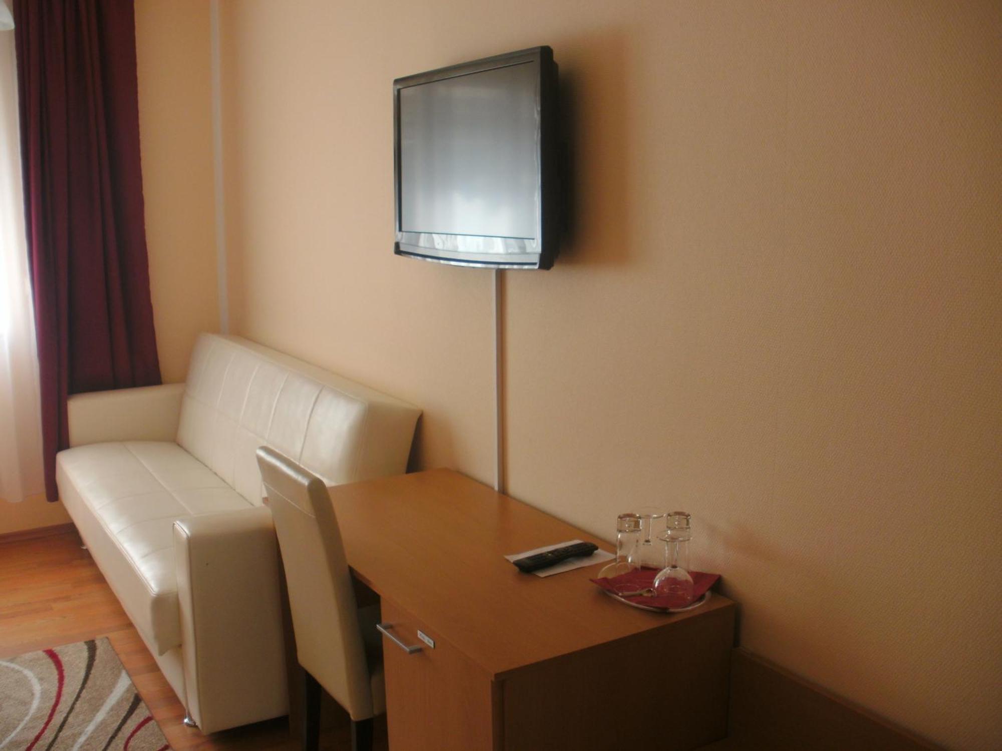 Hotel Rhein-Mosel-View Urbar  ภายนอก รูปภาพ