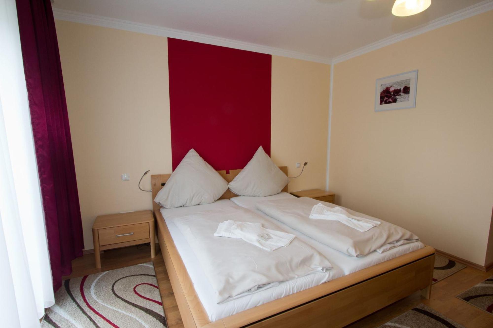 Hotel Rhein-Mosel-View Urbar  ภายนอก รูปภาพ