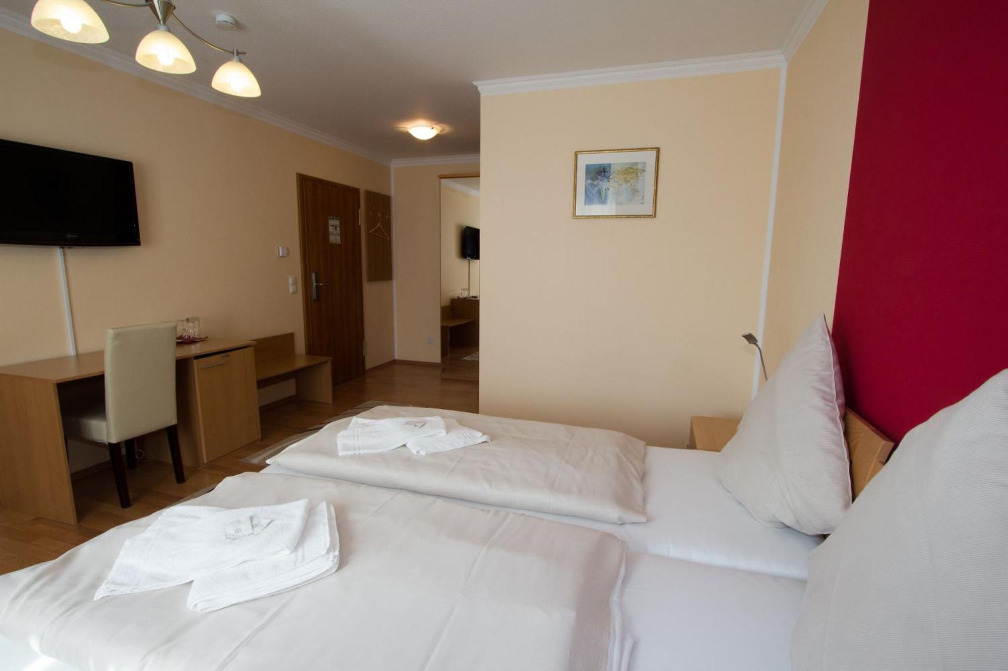 Hotel Rhein-Mosel-View Urbar  ภายนอก รูปภาพ