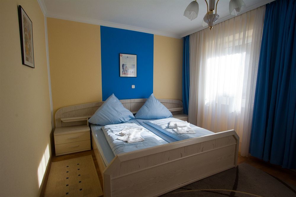 Hotel Rhein-Mosel-View Urbar  ภายนอก รูปภาพ