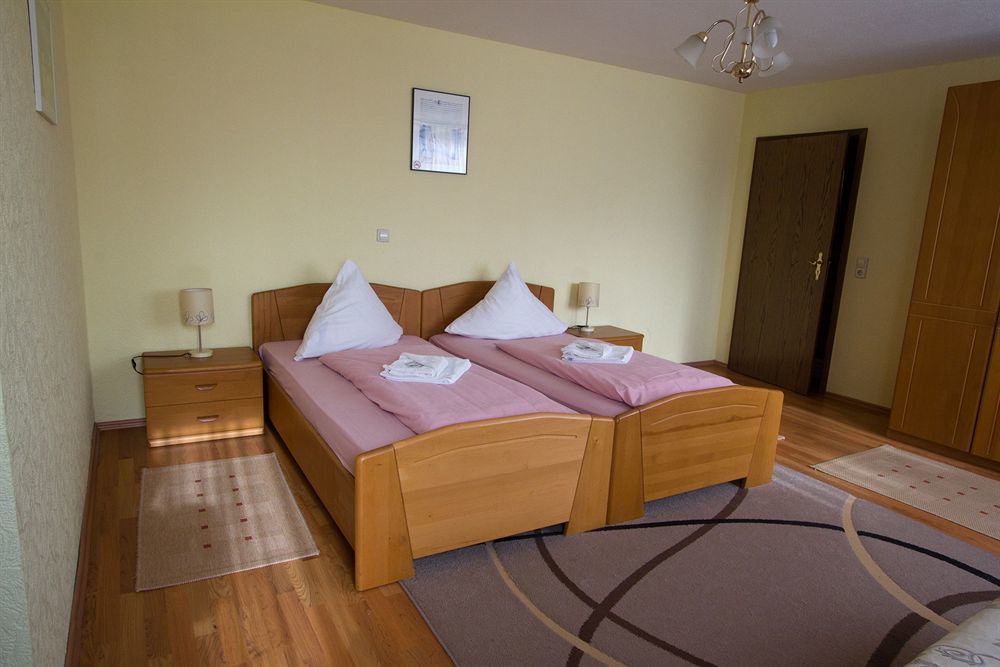 Hotel Rhein-Mosel-View Urbar  ภายนอก รูปภาพ