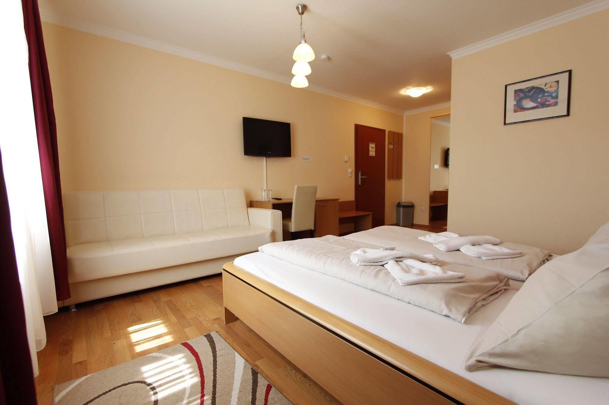 Hotel Rhein-Mosel-View Urbar  ภายนอก รูปภาพ