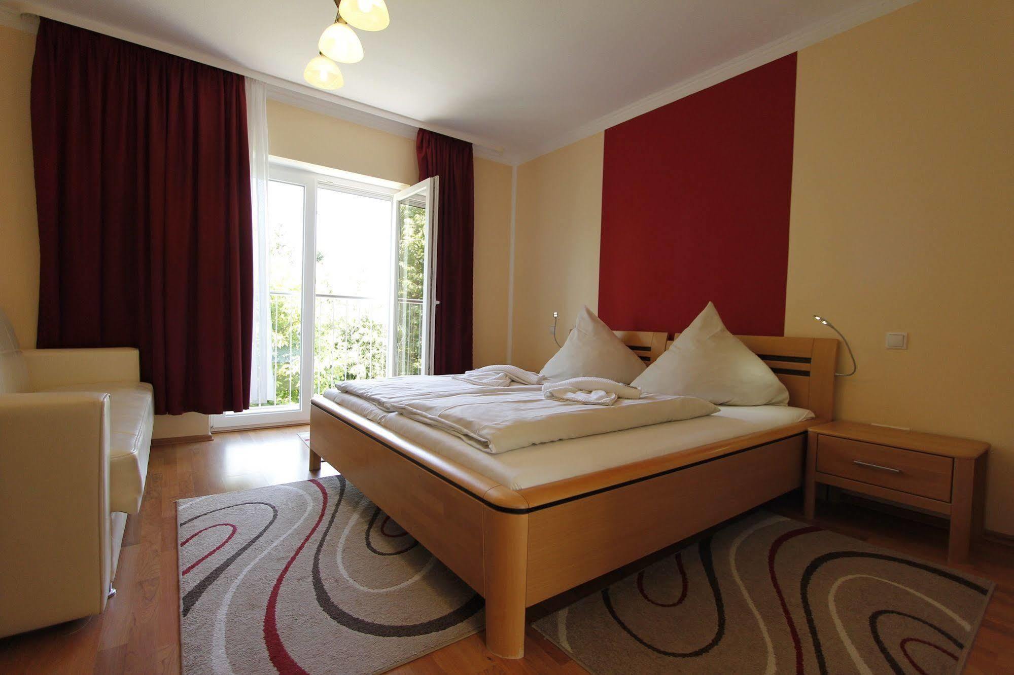 Hotel Rhein-Mosel-View Urbar  ภายนอก รูปภาพ
