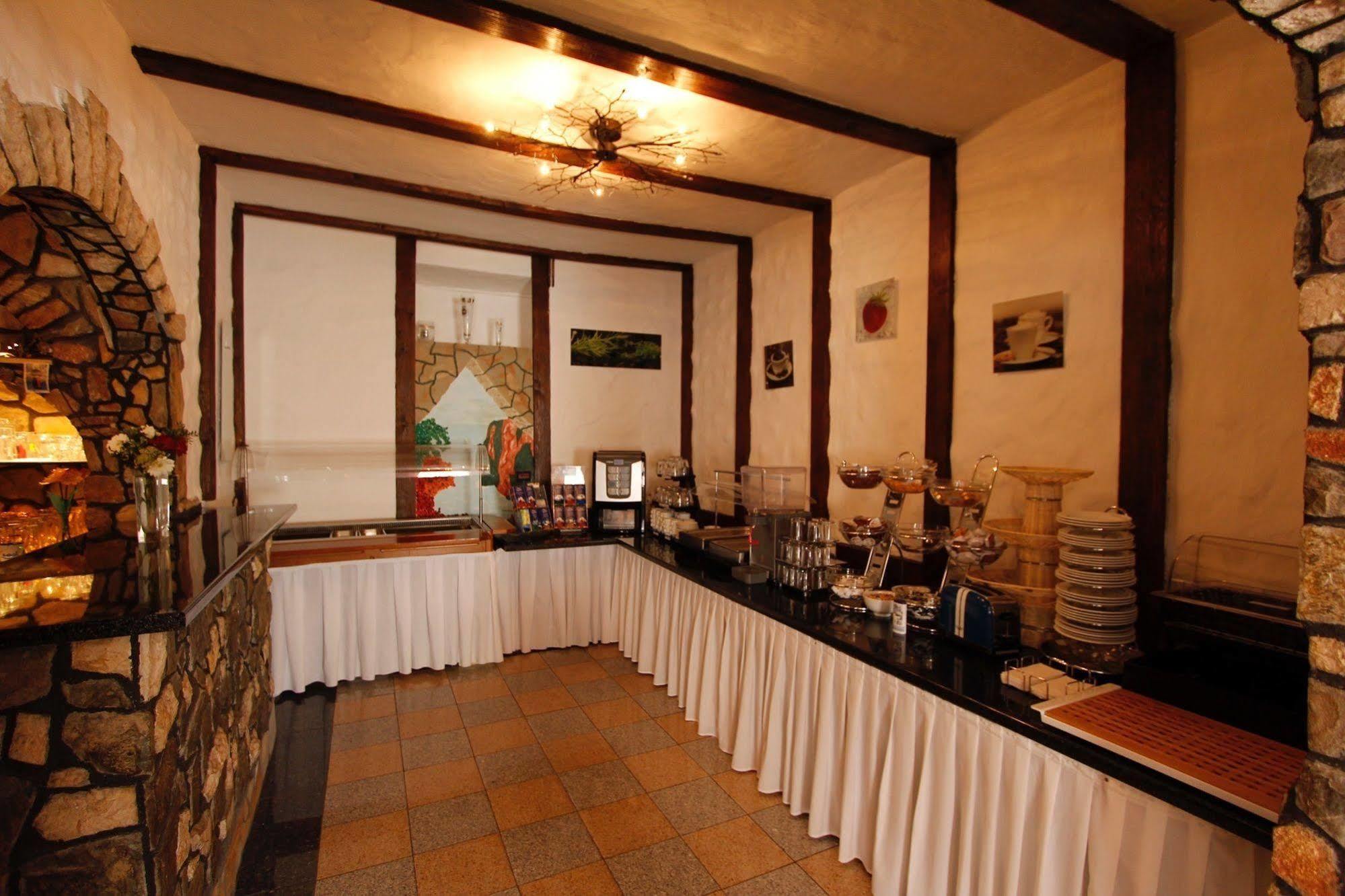 Hotel Rhein-Mosel-View Urbar  ภายนอก รูปภาพ