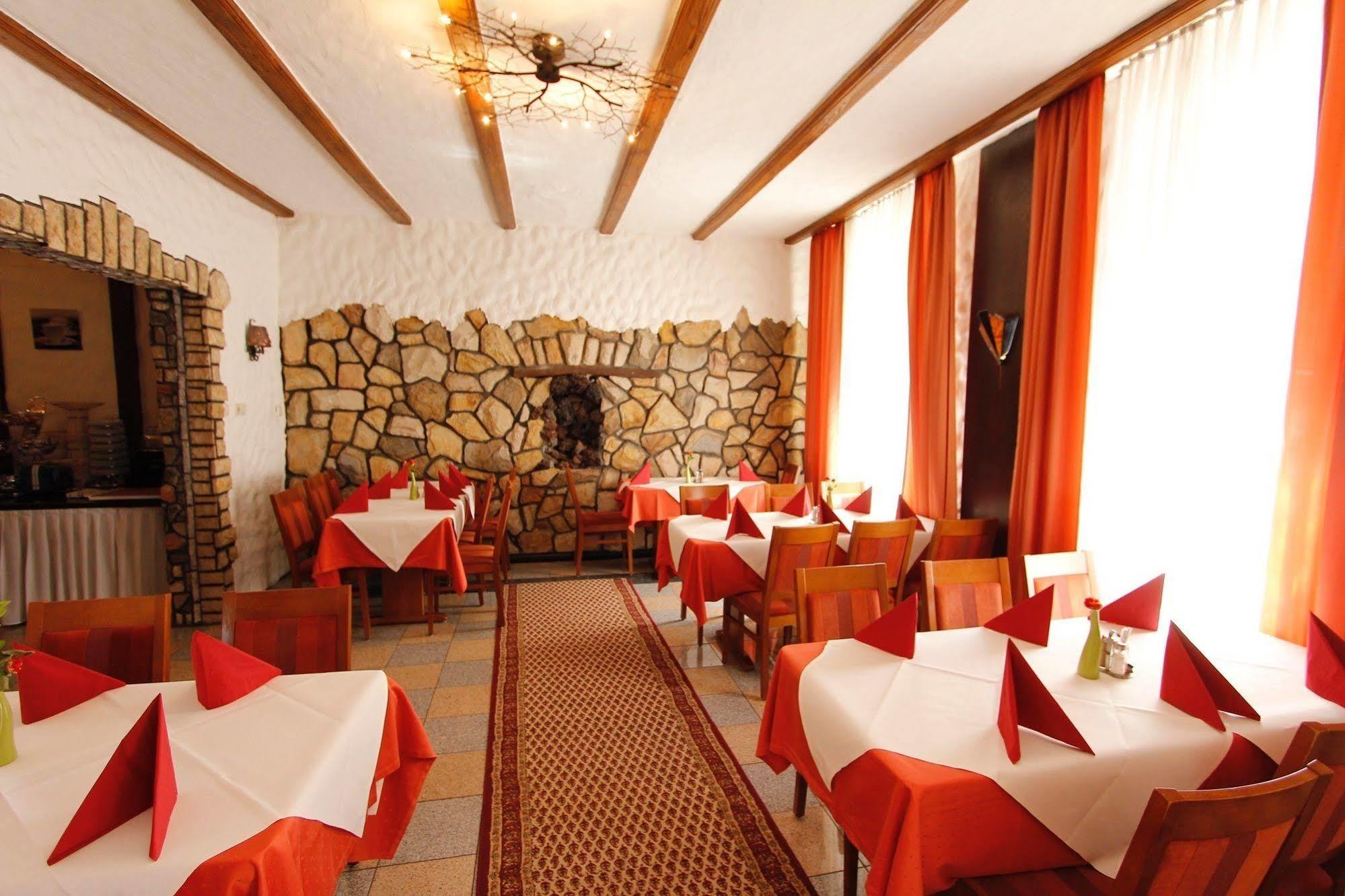 Hotel Rhein-Mosel-View Urbar  ภายนอก รูปภาพ