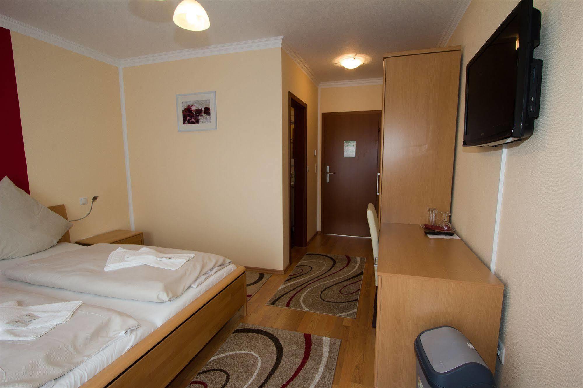 Hotel Rhein-Mosel-View Urbar  ภายนอก รูปภาพ